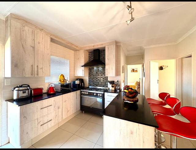 3 BEDROOM HOUSE FOR SALE IN DALPARK EXT 1
